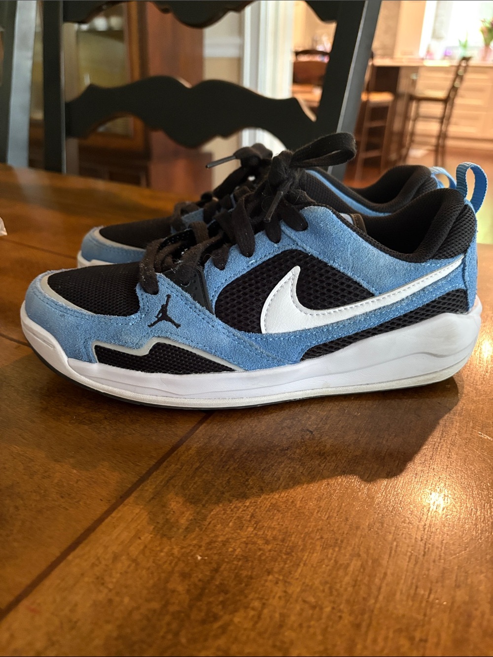 Nike Kids Light Blue and Black Low-Top Sneakers with White Swoosh